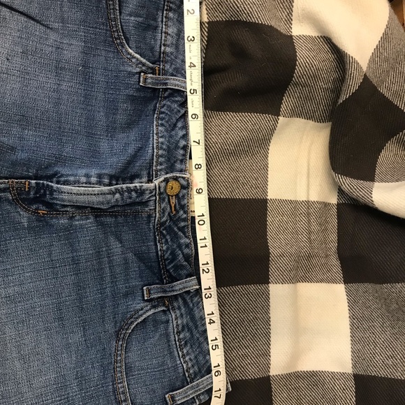 Levi Jean Shorts - Picture 3 of 5